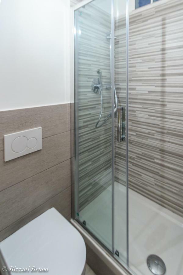 Appartamento Ristrutturato A Nuovo !!! Varazze Exteriör bild